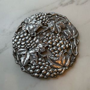 Arthur Court Grapes Aluminum Trivet 8”